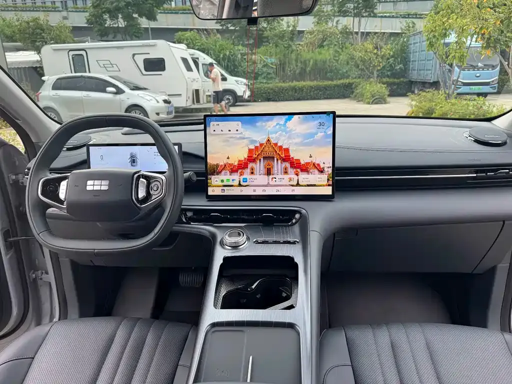 Geely Galaxy E5 — фото 10