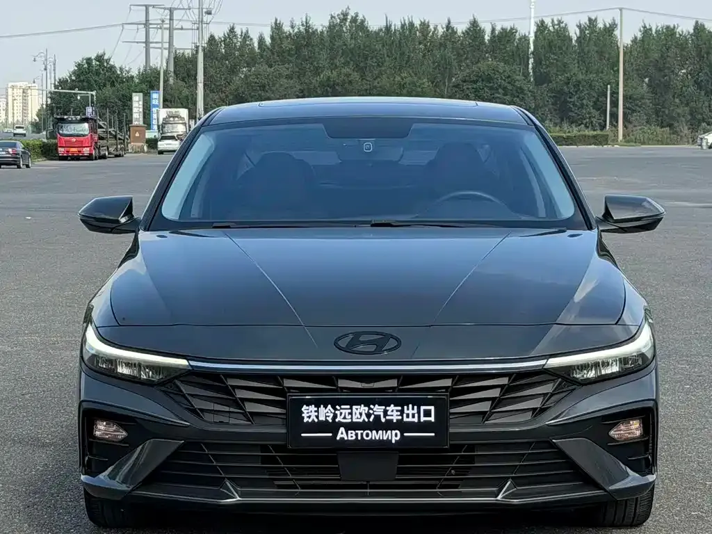 Hyundai Elantra — фото 2