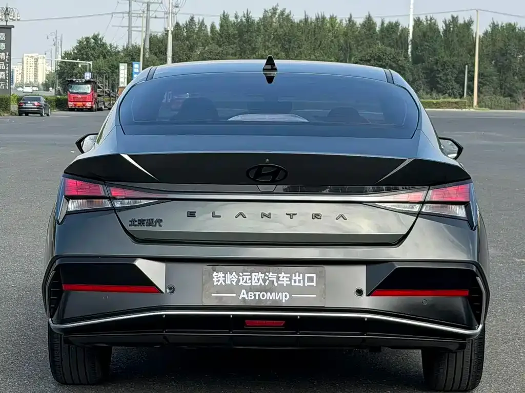 Hyundai Elantra — фото 3