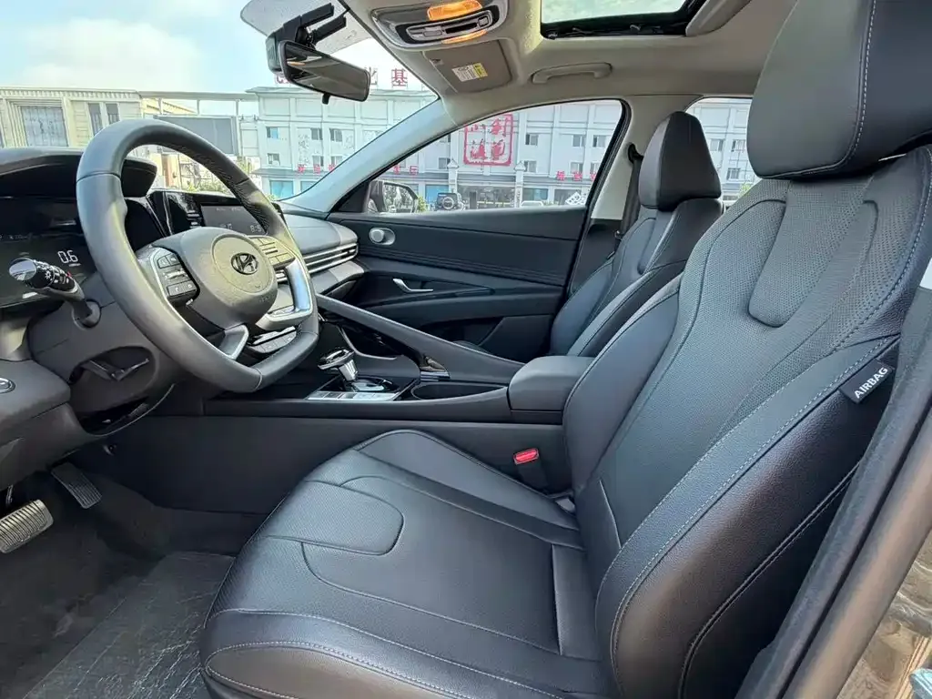 Hyundai Elantra — фото 4