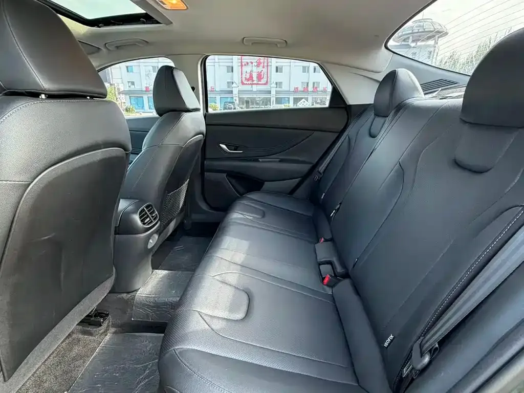 Hyundai Elantra — фото 6