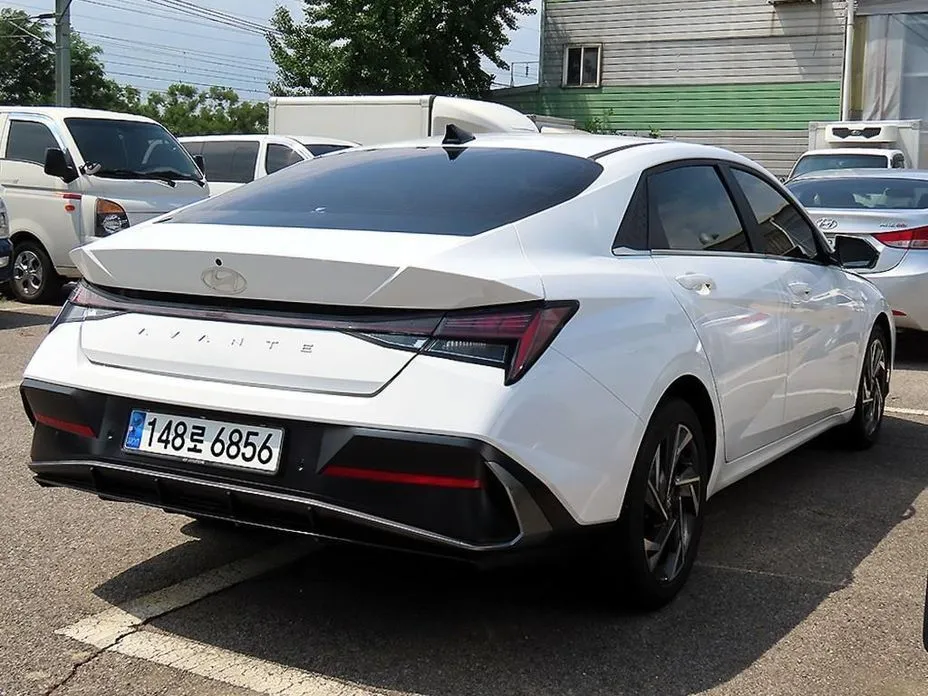 Hyundai AVANTE — фото 3