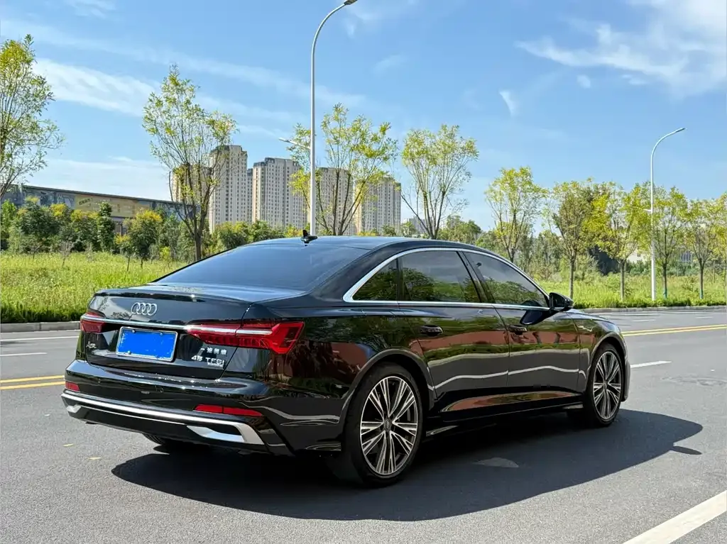 Audi A6L — фото 8