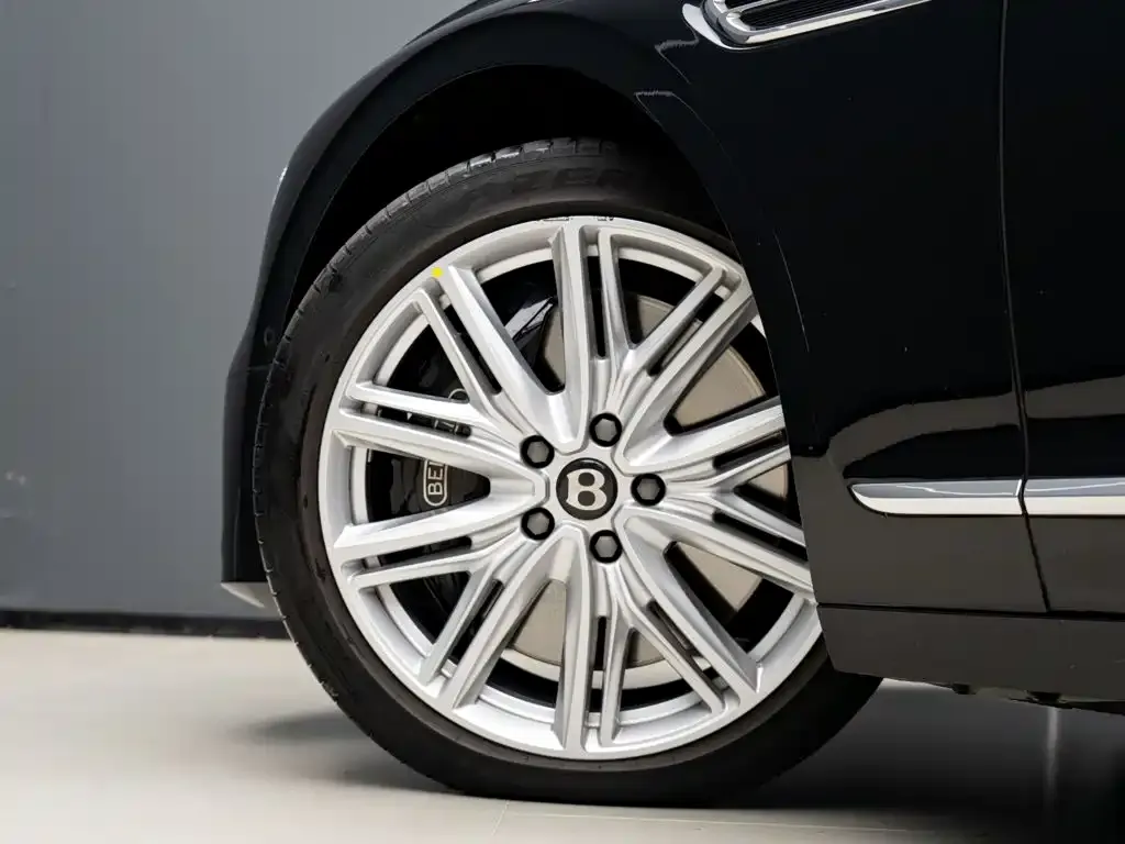 Bentley Flying Spur — фото 6