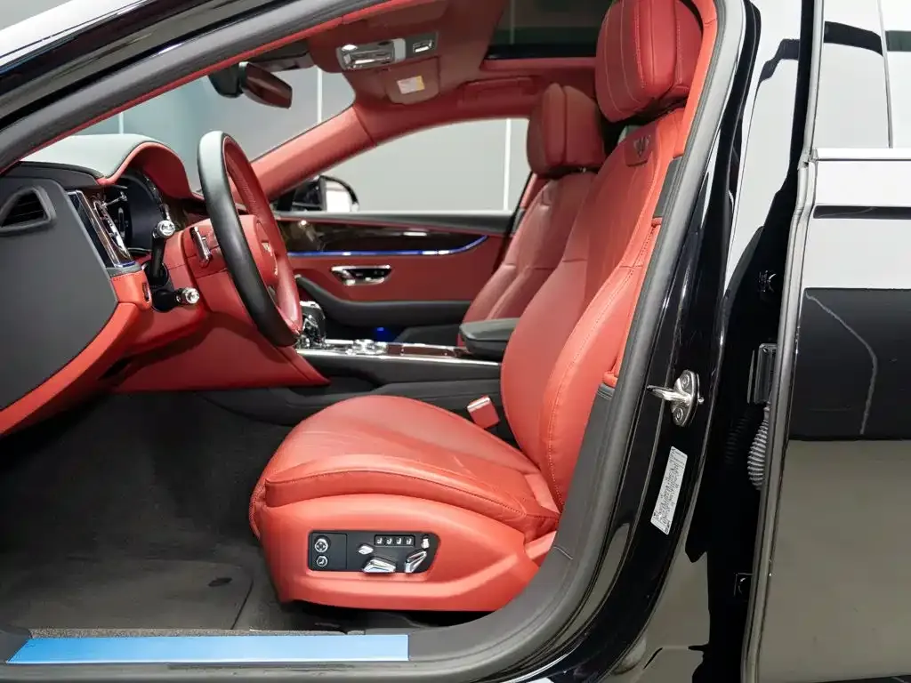 Bentley Flying Spur — фото 4