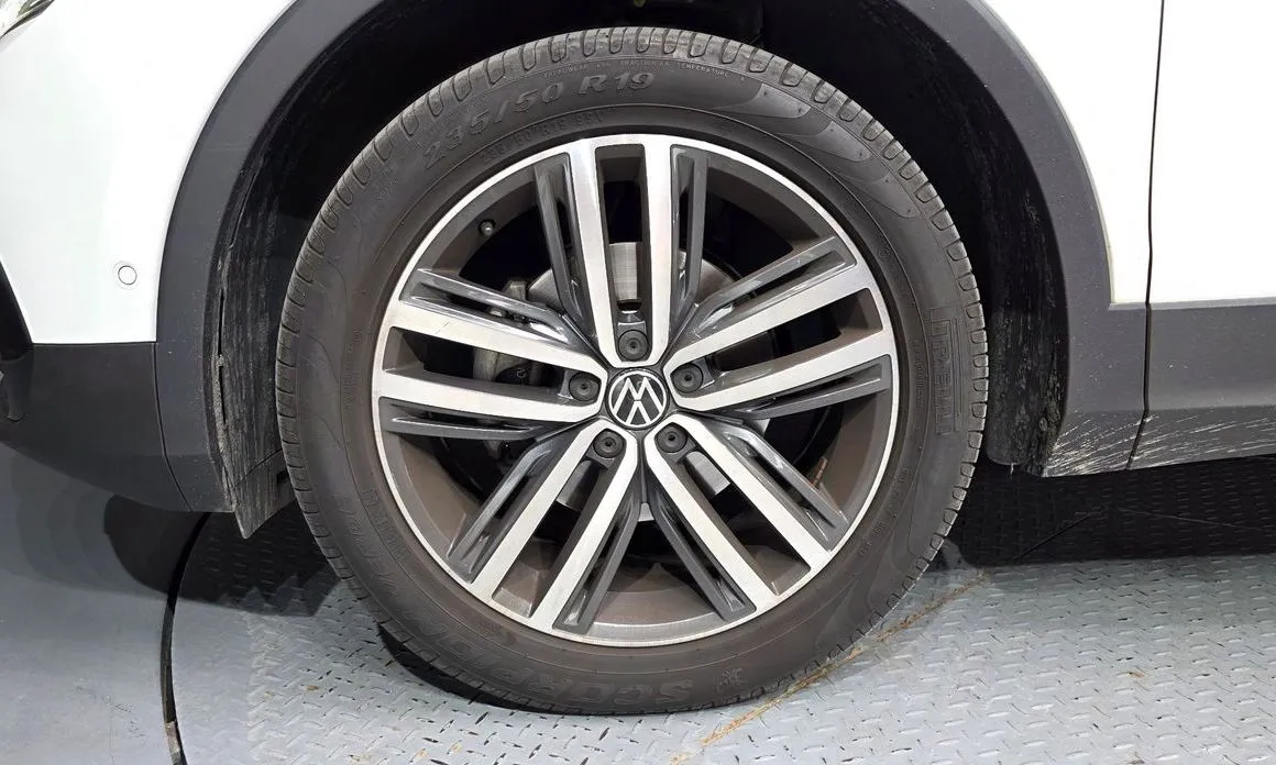 Volkswagen Tiguan — фото 9