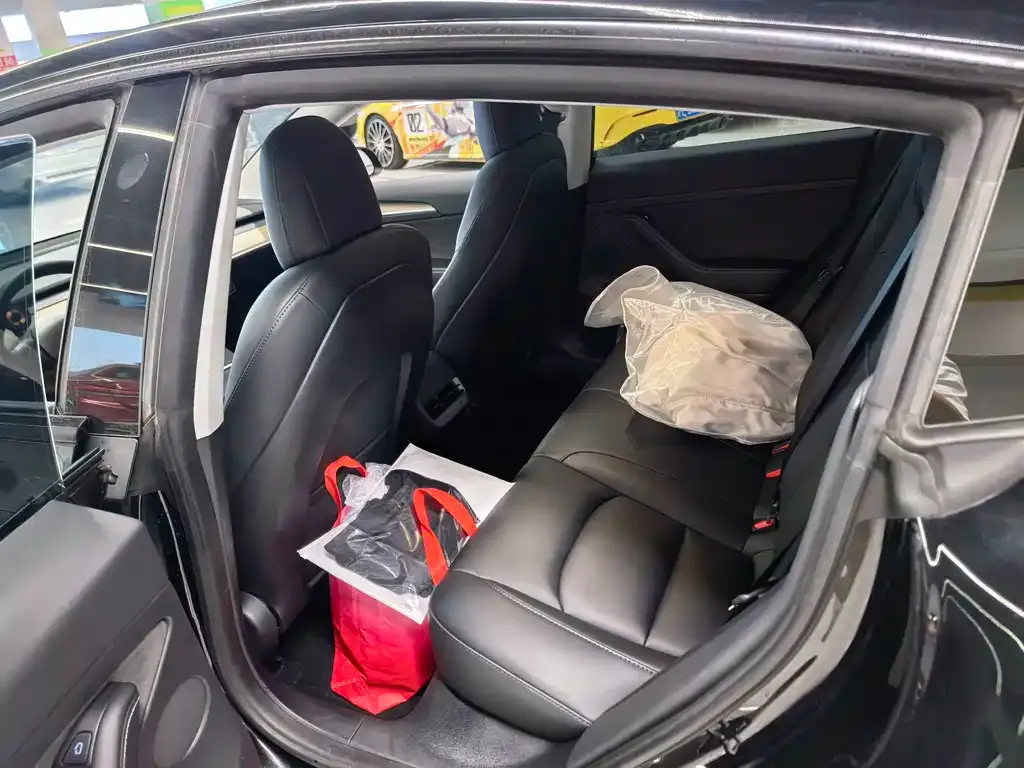 Tesla Model 3 — фото 6