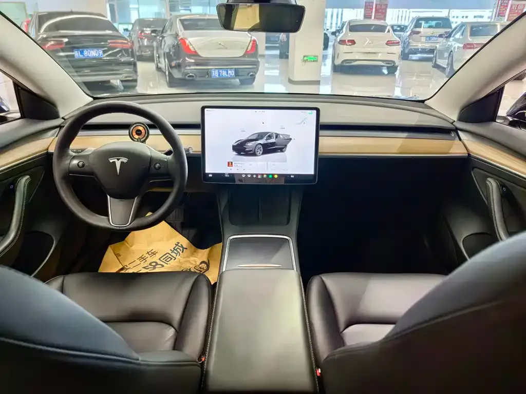 Tesla Model 3 — фото 8
