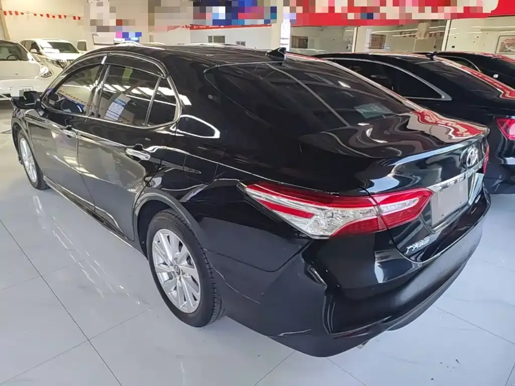 Toyota Camry — фото 6