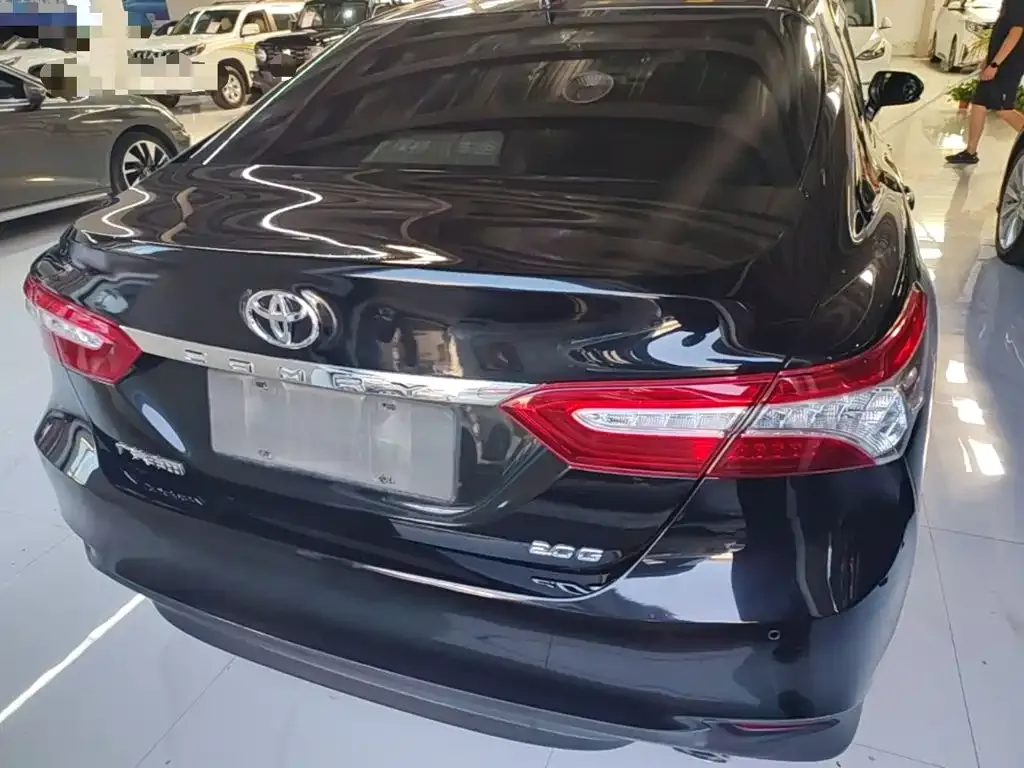 Toyota Camry — фото 10