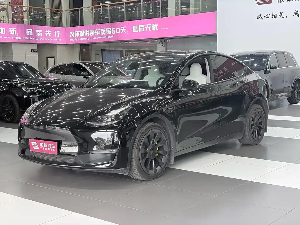 Tesla Model Y — фото 1