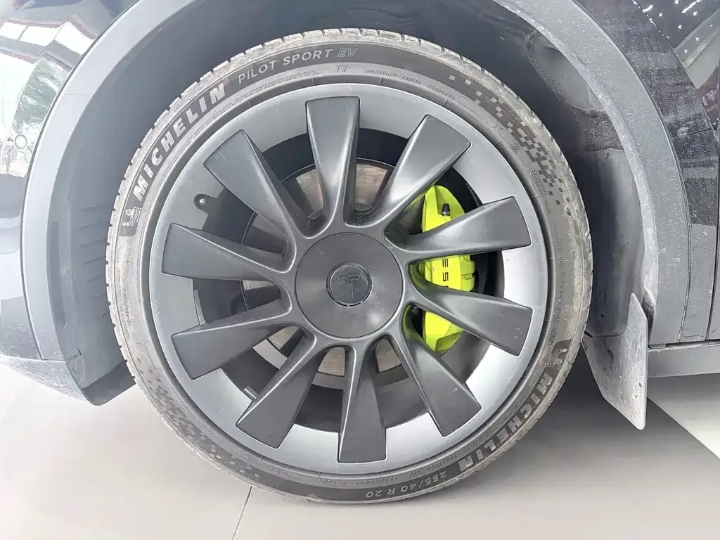 Tesla Model Y — фото 7