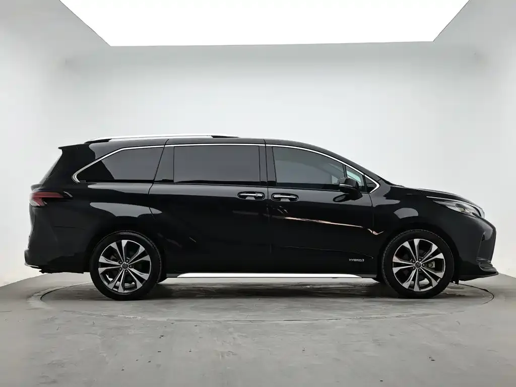 Toyota Granvia — фото 2