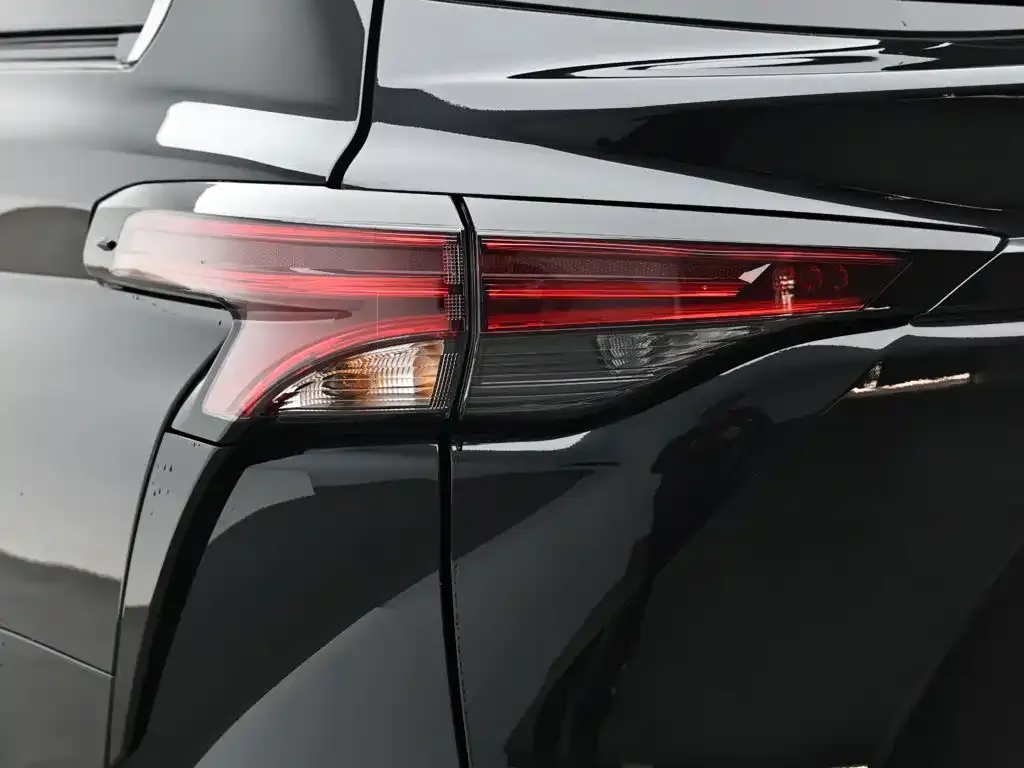 Toyota Granvia — фото 5