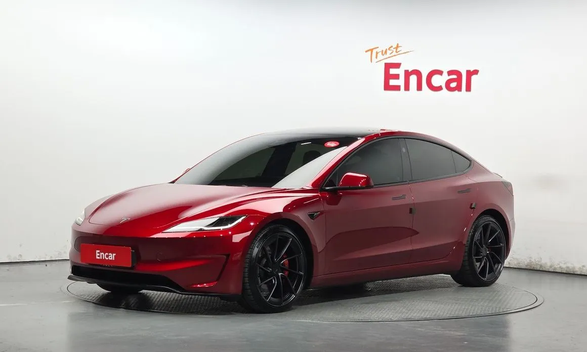 Tesla Model 3 — фото 1