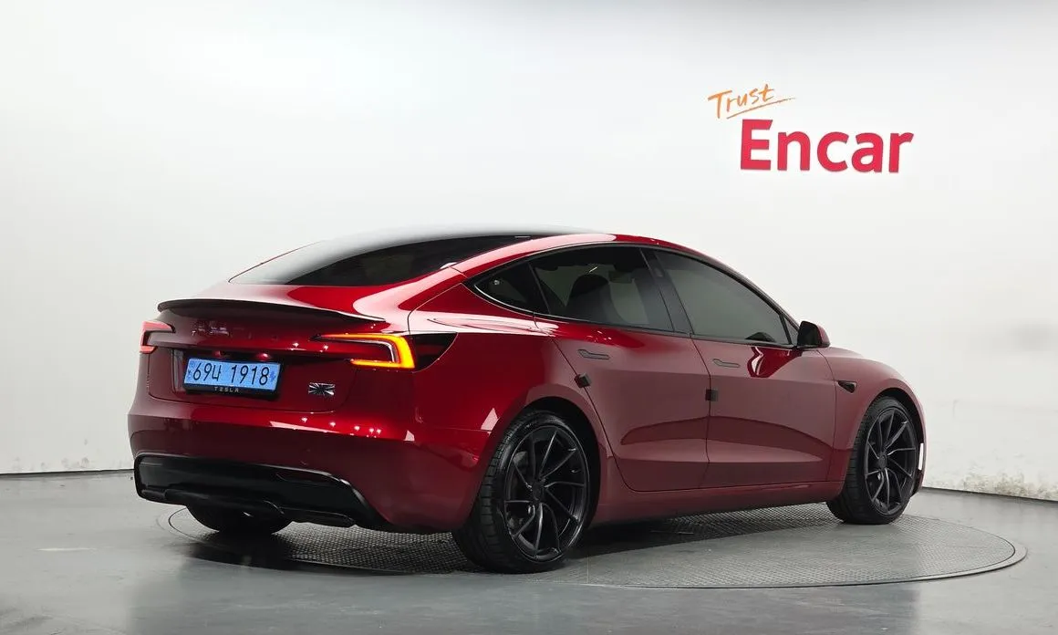 Tesla Model 3 — фото 2