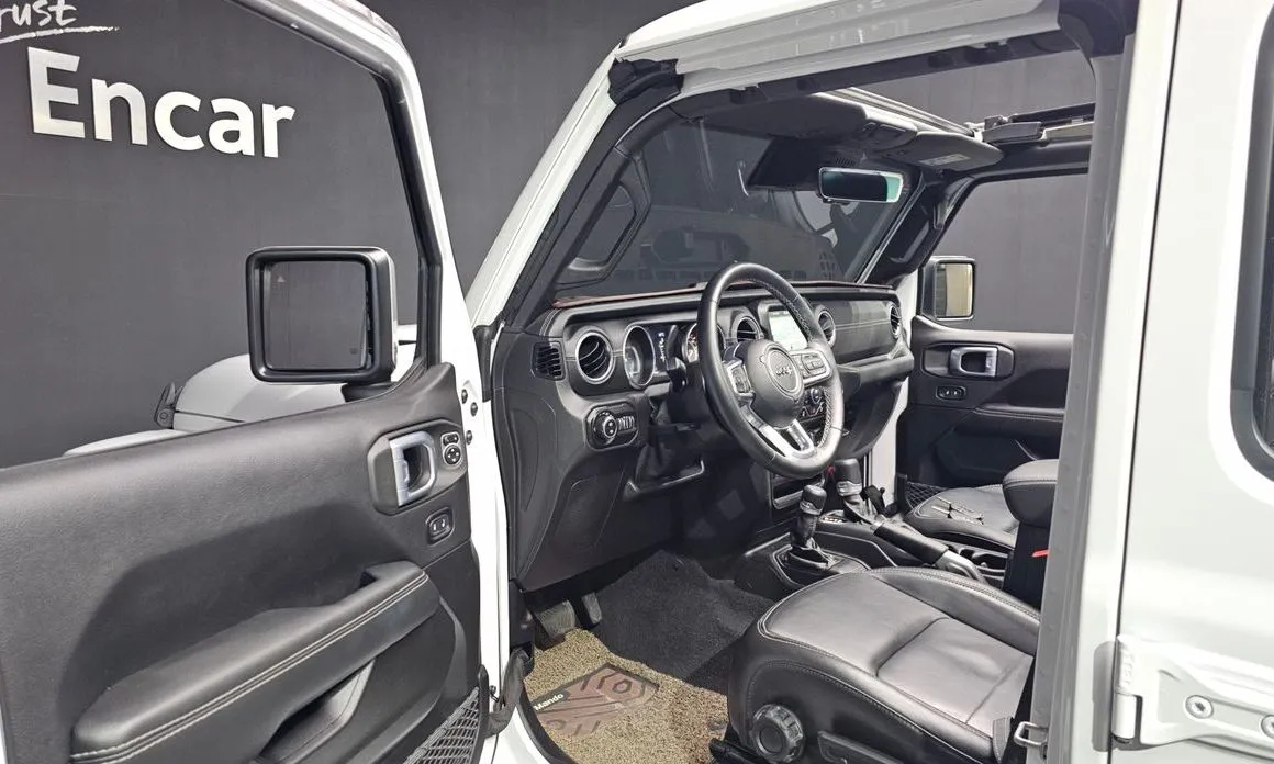Jeep Wrangler — фото 10
