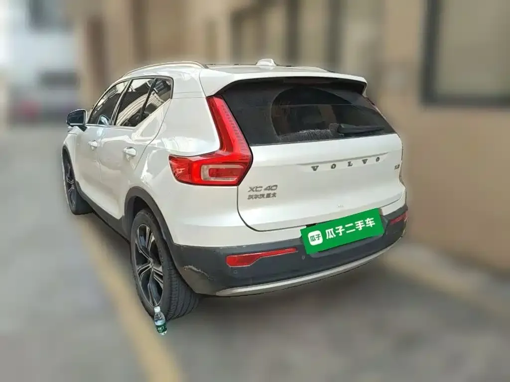 Volvo XC40 — фото 7