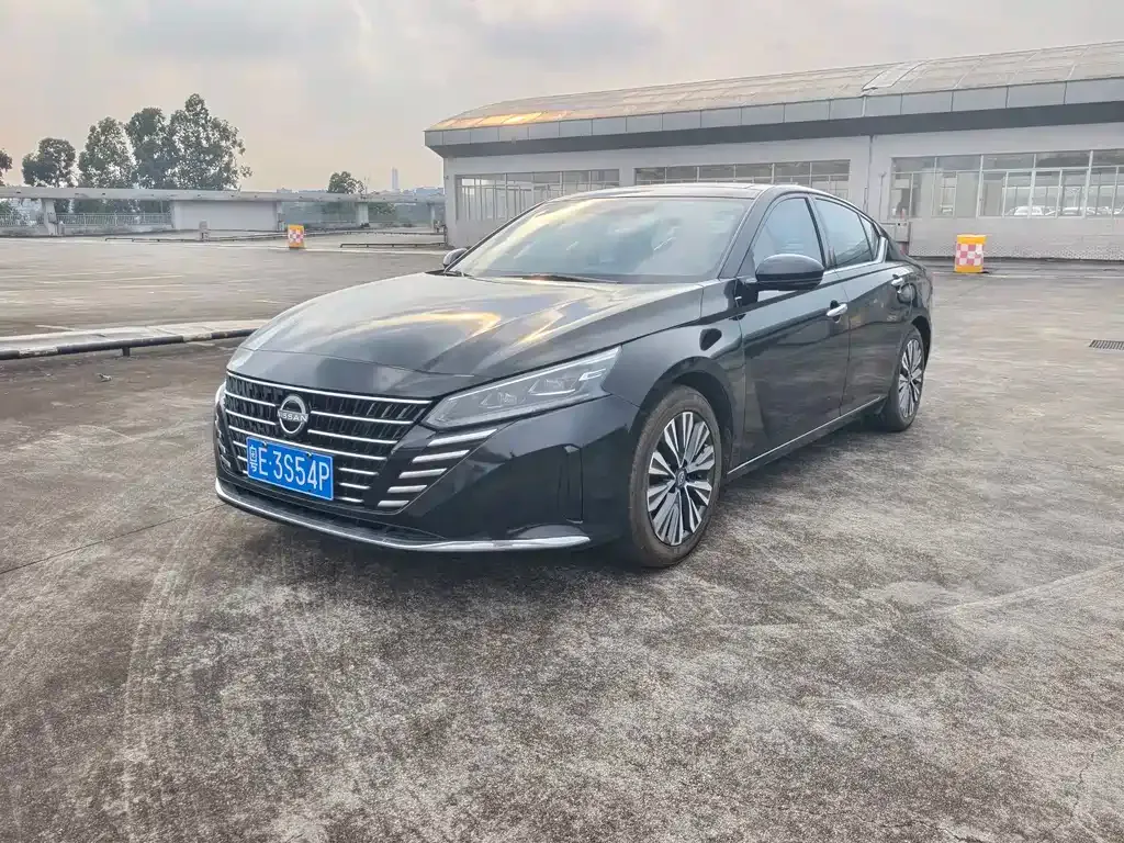 Nissan Teana — фото 1