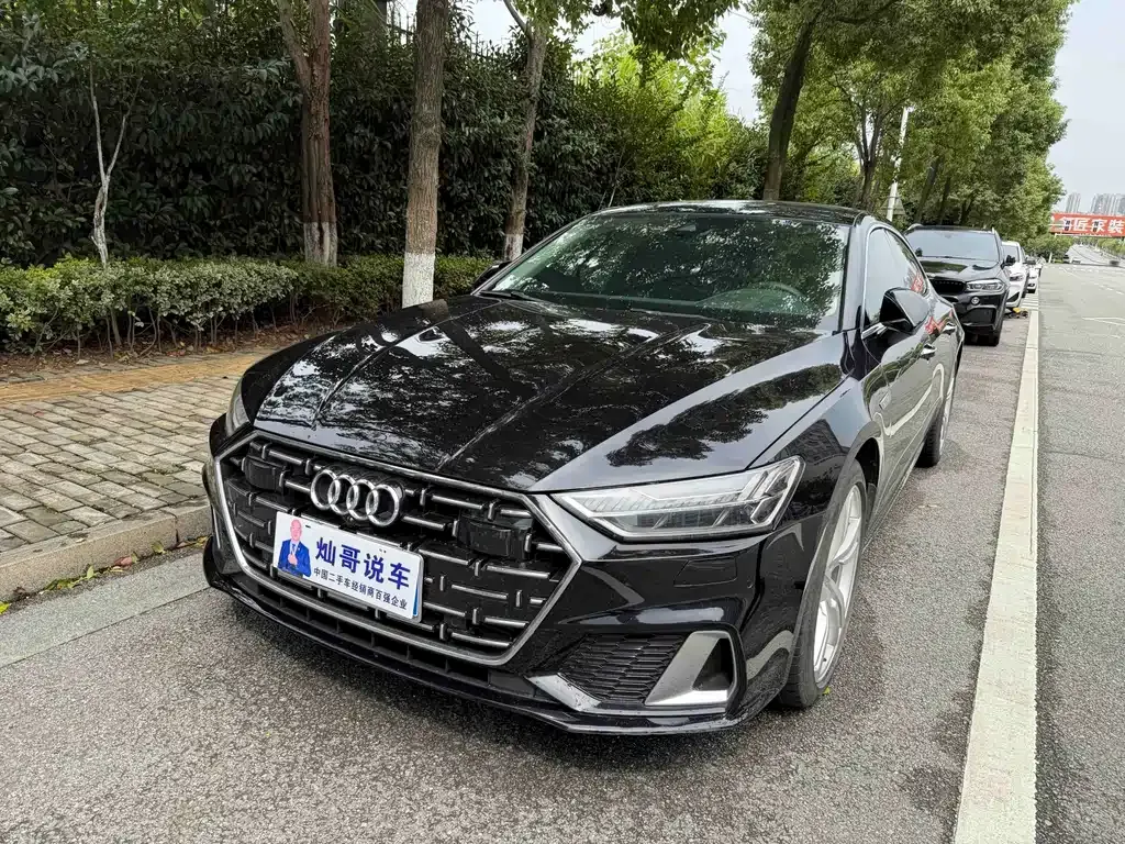 Audi A7L — фото 1