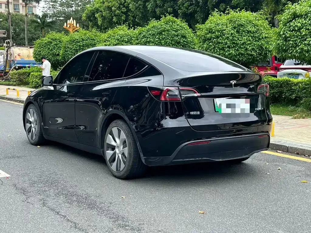 Tesla Model Y — фото 4