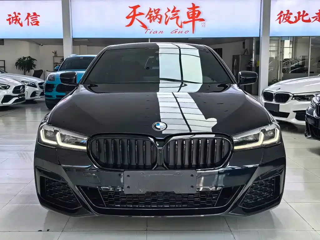 BMW 5 Series — фото 1