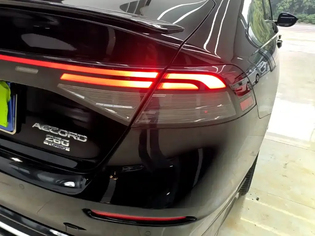 Honda Accord — фото 10