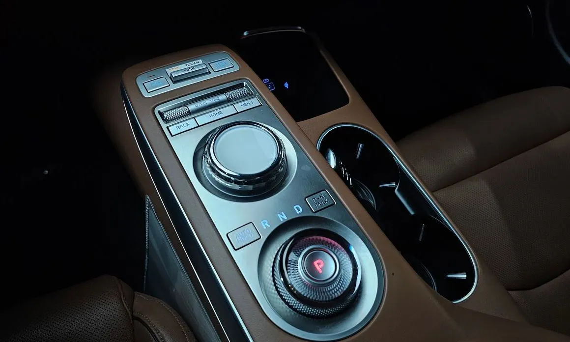 Genesis GV70 — фото 2