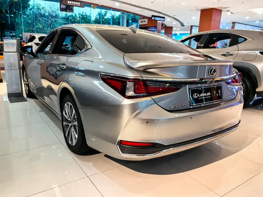 Lexus ES — фото 6