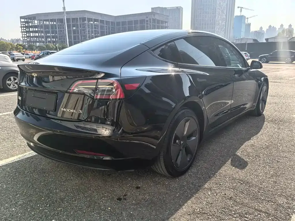 Tesla Model 3 — фото 8