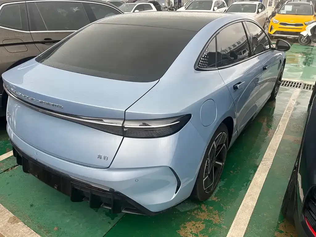 BYD Seal — фото 3