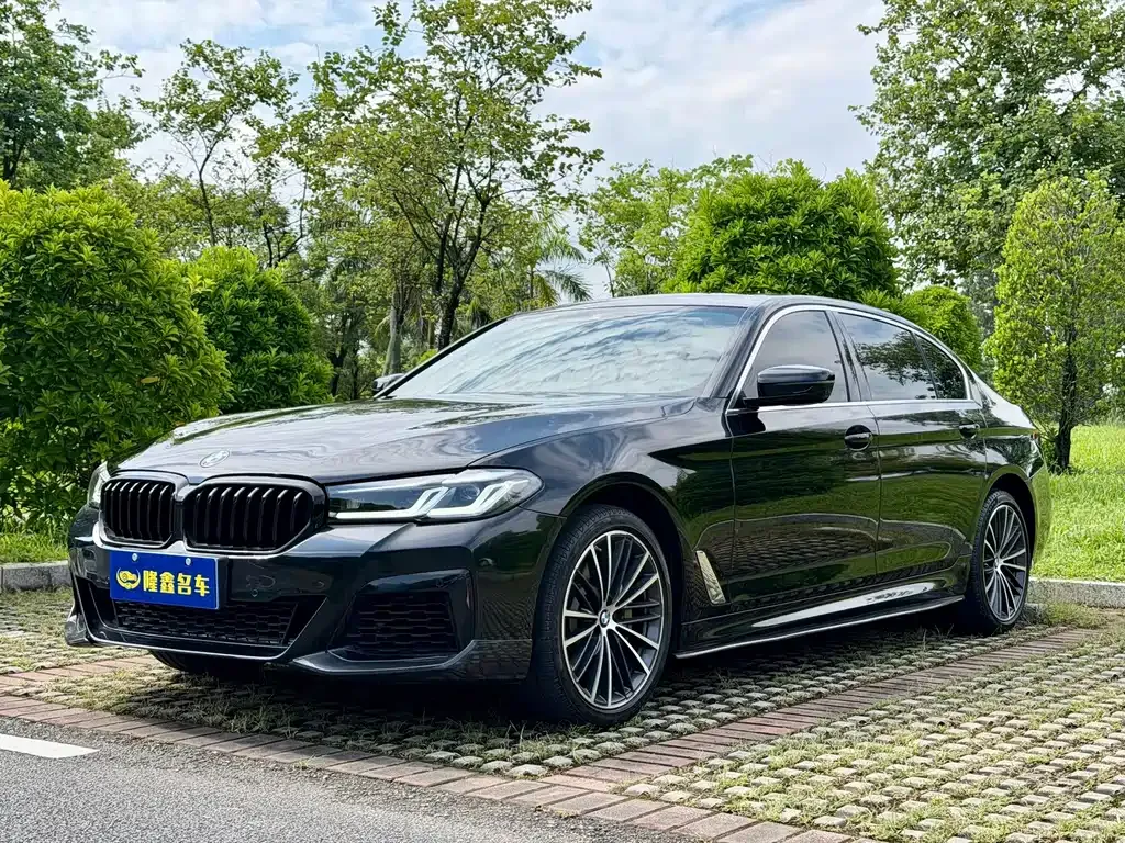 BMW 5 Series — фото 1