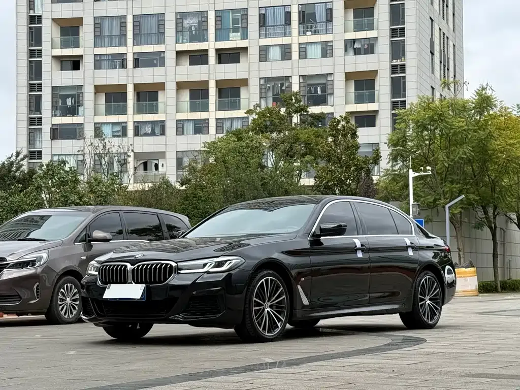 BMW 5 Series — фото 1