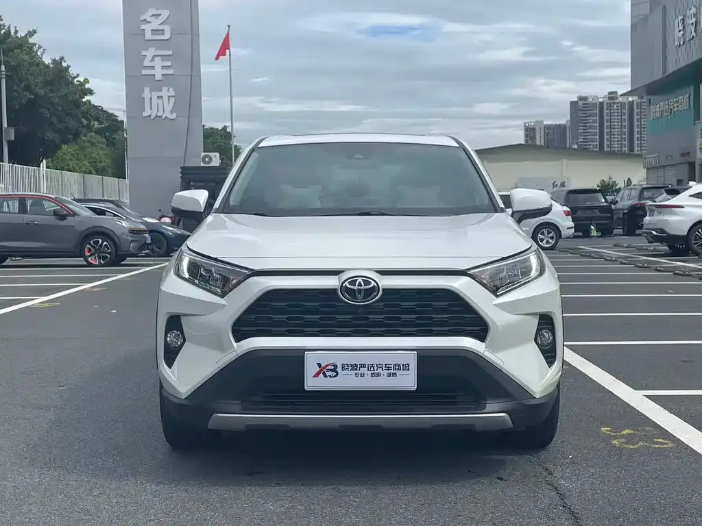 Toyota RAV4 — фото 6