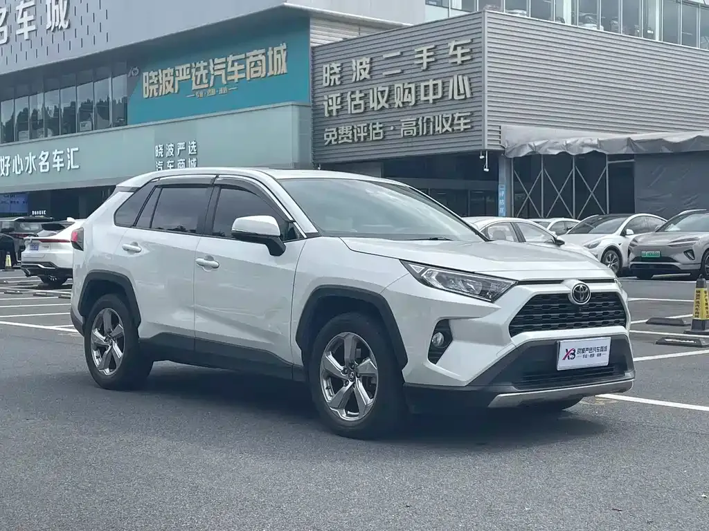 Toyota RAV4 — фото 10