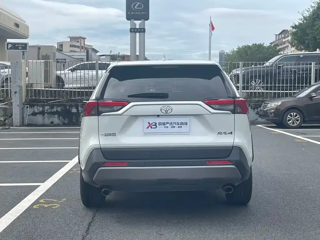 Toyota RAV4 — фото 2