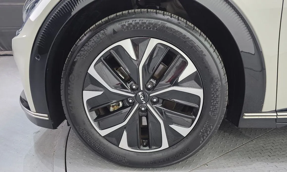 Kia EV6 — фото 6