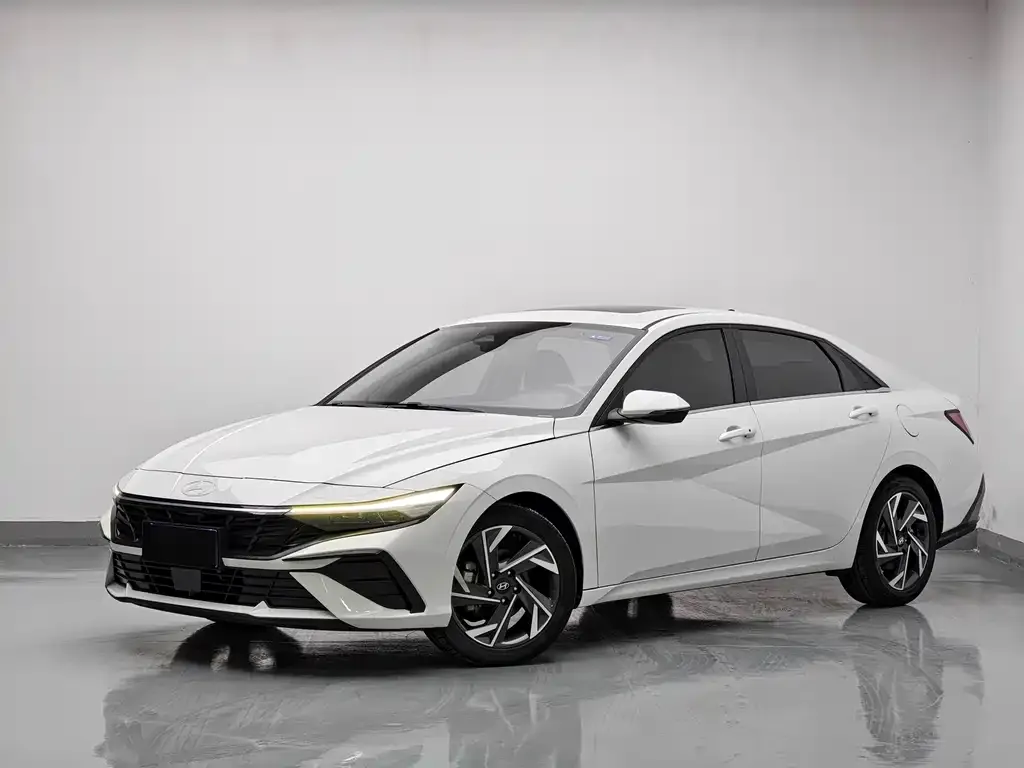 Hyundai Elantra — фото 1