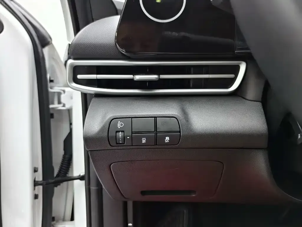 Hyundai Elantra — фото 10