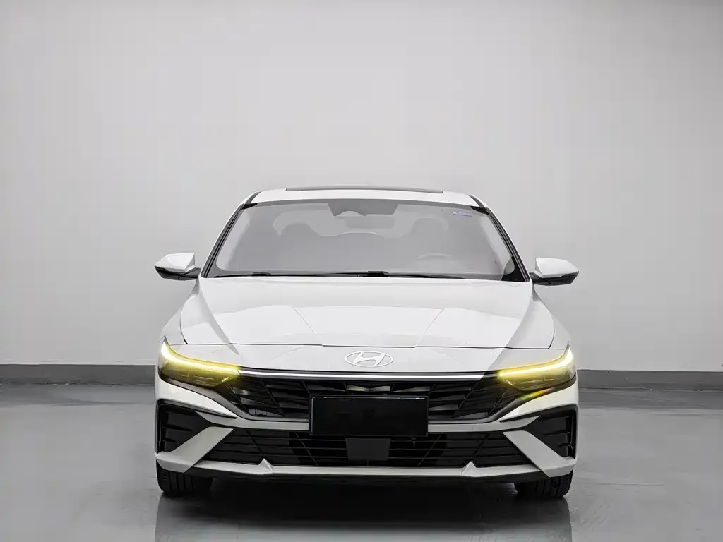 Hyundai Elantra — фото 5