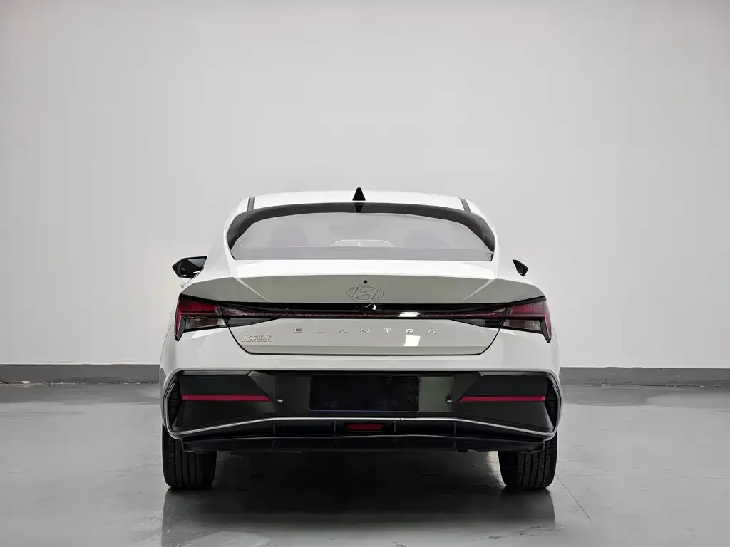 Hyundai Elantra — фото 6