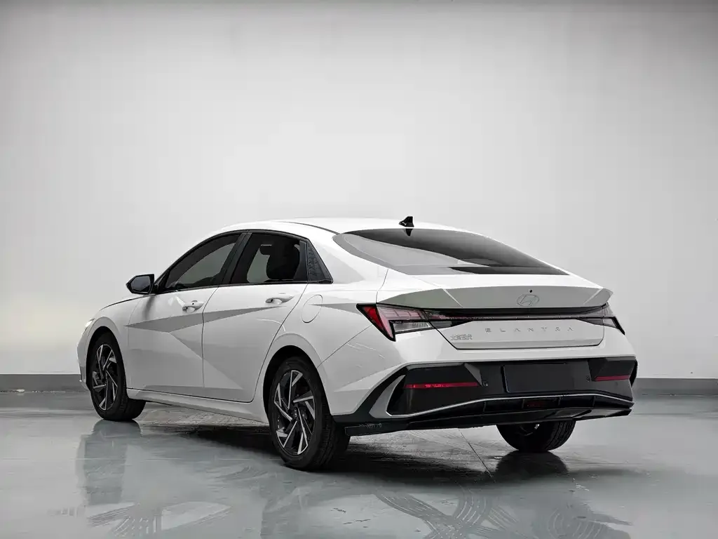 Hyundai Elantra — фото 4