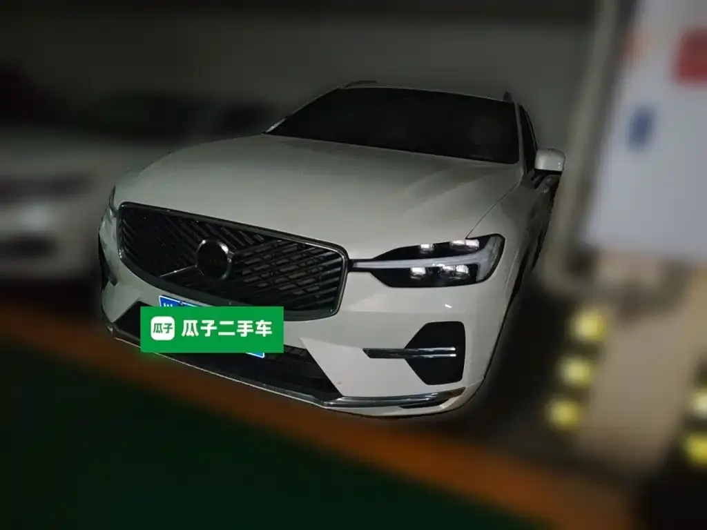 Volvo XC60 — фото 1