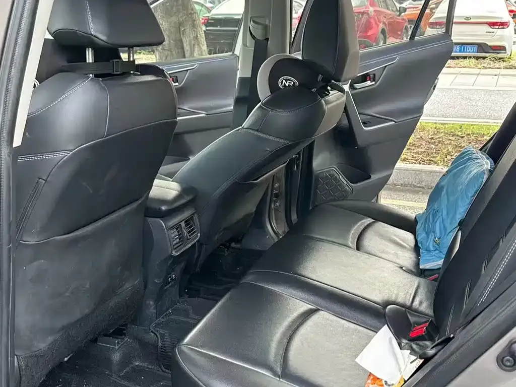 Toyota RAV4 — фото 3