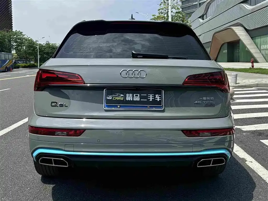 Audi Q5L — фото 7