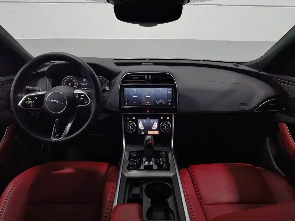 Jaguar XEL — фото 10