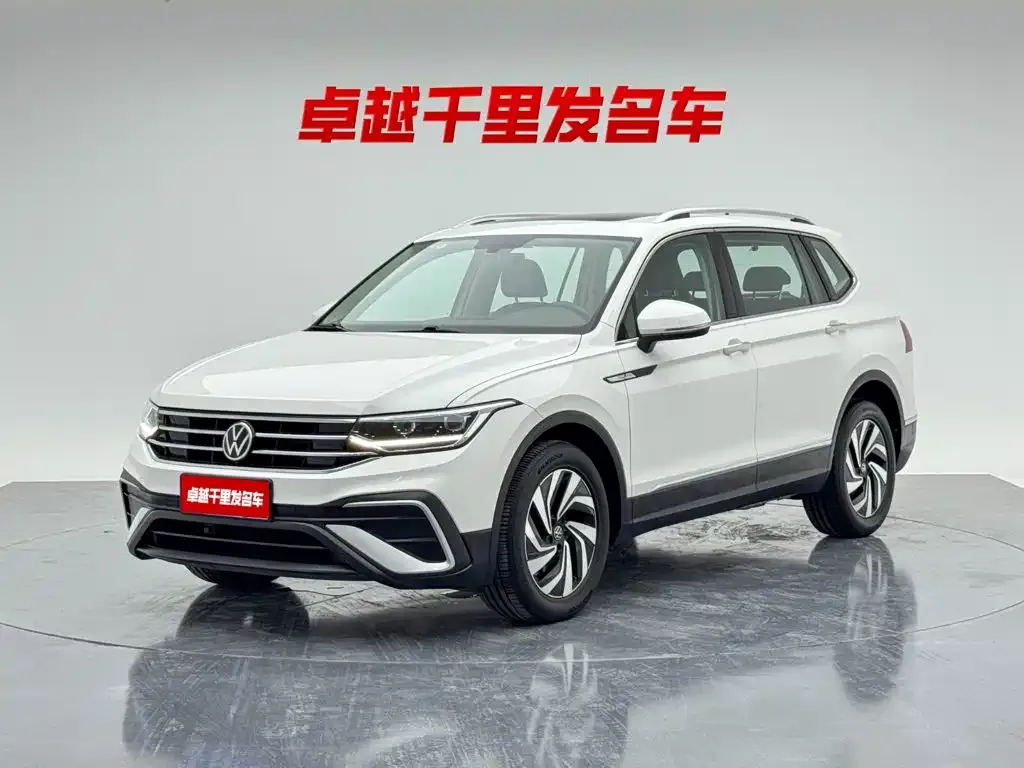 Volkswagen Tiguan L — фото 1