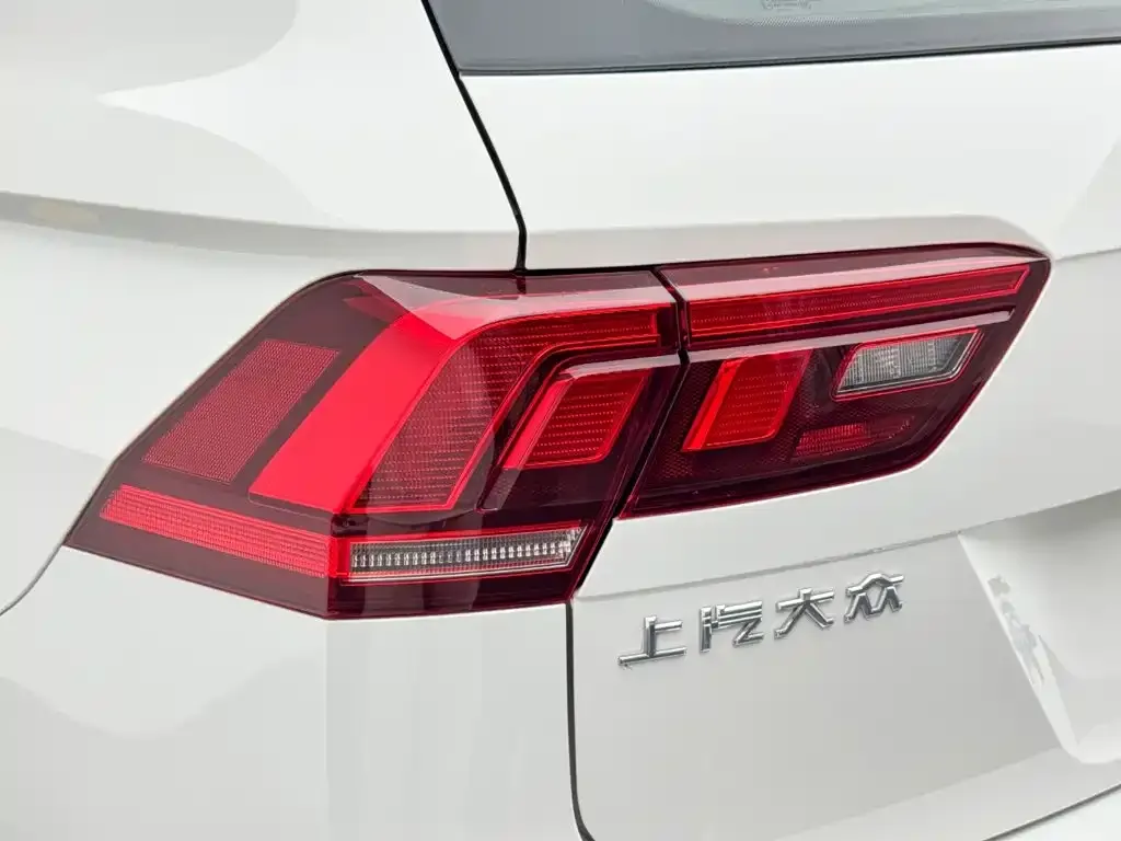 Volkswagen Tiguan L — фото 10