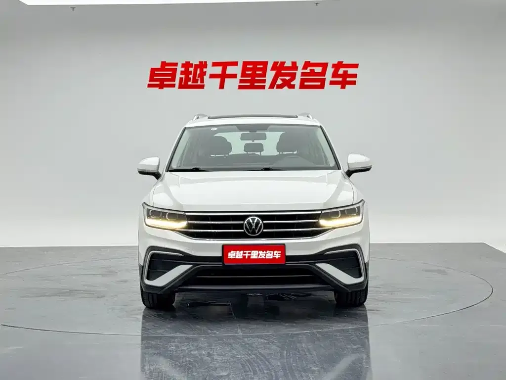 Volkswagen Tiguan L — фото 9