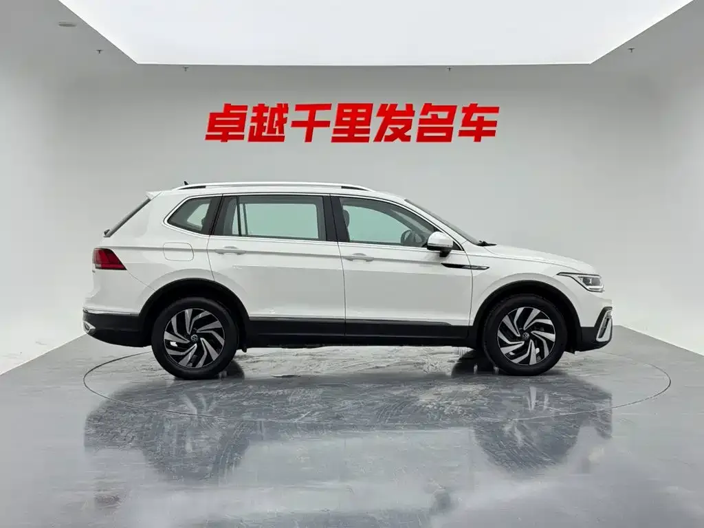 Volkswagen Tiguan L — фото 5